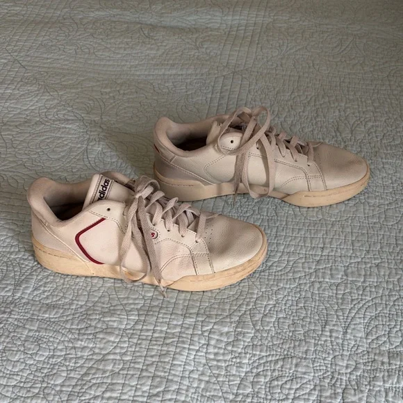 adidas Men’s Roguera Sneakers with Red Accents - Picture 3 of 7